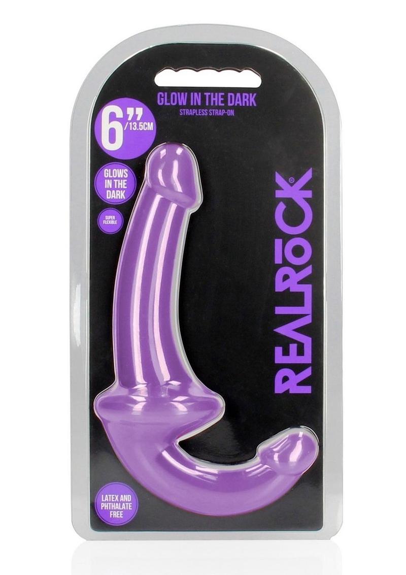 Consolador RealRock sin tirantes con arnés que brilla en la oscuridad, 15 cm, morado